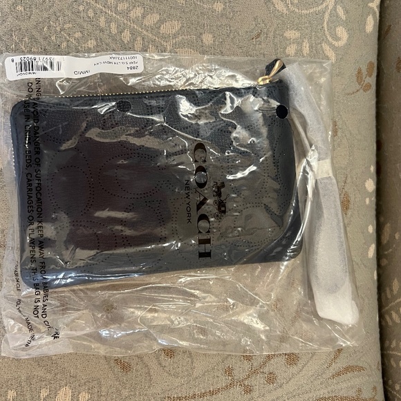 NWT COACH Corner Zip Wristlet In Signature Leather/Midnight Blue - Picture 4 of 6